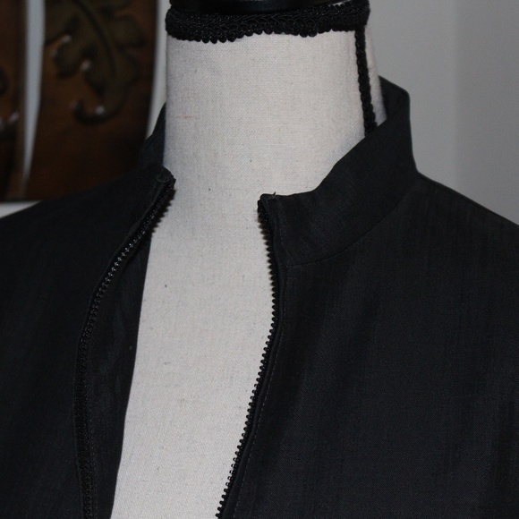 Tahari, 2 piece black pants suit and Blazer  zip jacket  size 2P - Picture 4 of 16
